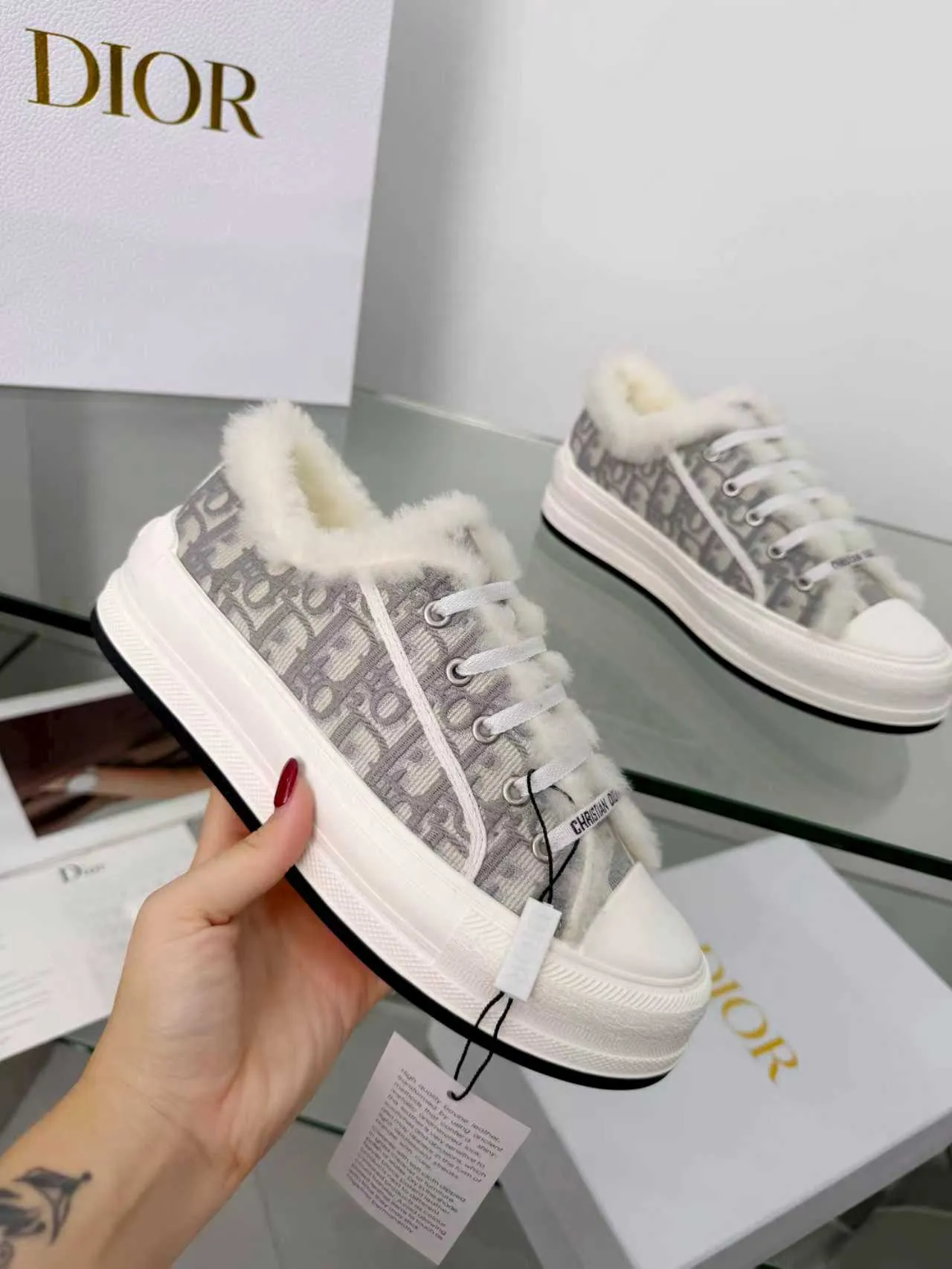 Men's men's shoes pP540! 𝐃𝐈𝐎𝐑 𝐖𝐚𝐥𝐤'𝐧 Dior Presbyopia Embroidery Wool Thick Sole Canvas Shoes Casual Sneakers (Half Flop) These Walk'n'Dior thick sole sneakers are a fashionable piece that elevates the collection. Oblique printed cotton embroidered upper with comfortable platform sole, tongue and Christian Dior Paris signature laces. Bottom thickness 4.5CM Size: Women's 35-41